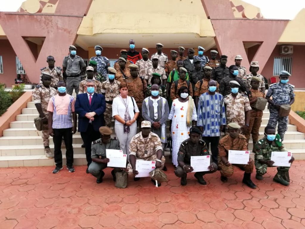 La photo de famille entre les initiateurs de la formation et les bénéficiaires