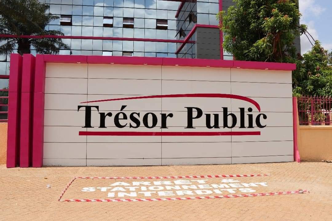 burkina-faso-le-pr-sident-du-faso-inaugure-la-banque-des-d-p-ts-du