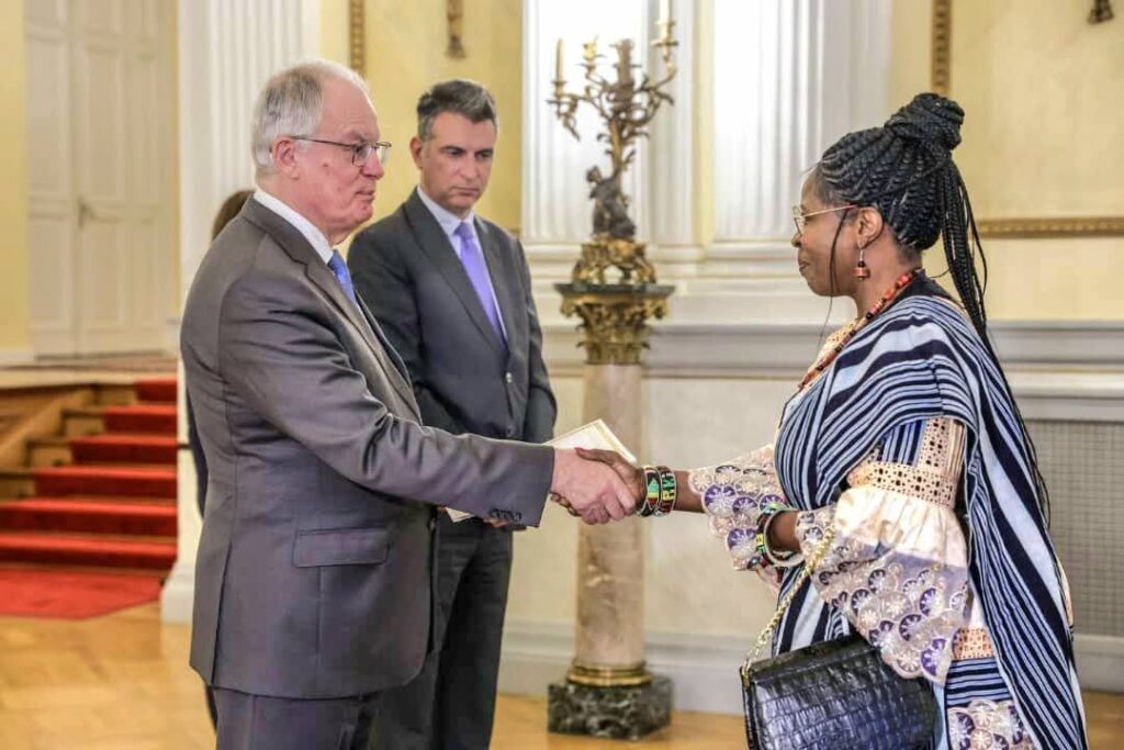 Cyrile Ganou/Badolo a présenté ses lettres de créance à Konstantínos Tassoulas, Président de la République hellénique