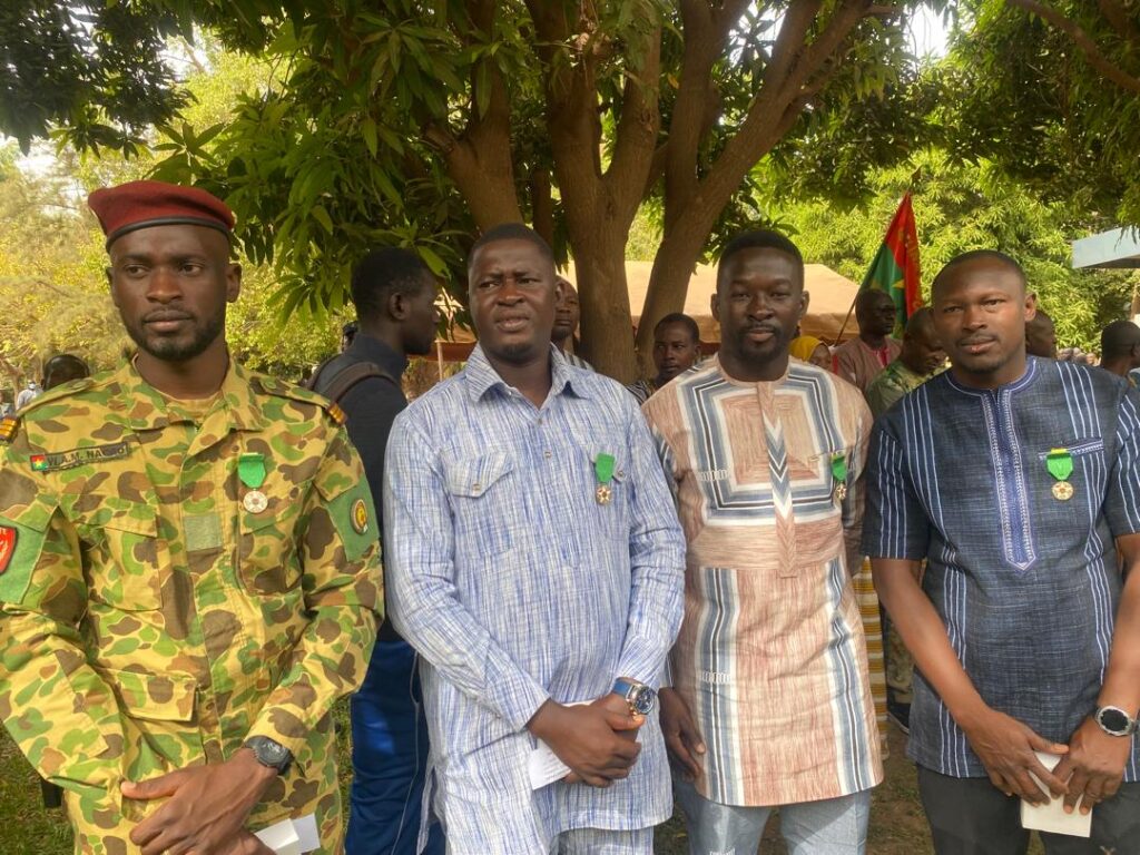 Plusieurs agents du ministère de l'agriculture, des ressources animales et halieutiques ont été décorés dans des ordres différents 