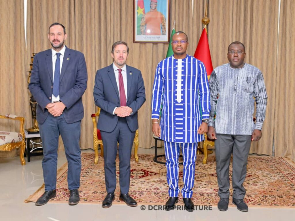 Une photo de famille à la fin de la prise de contact