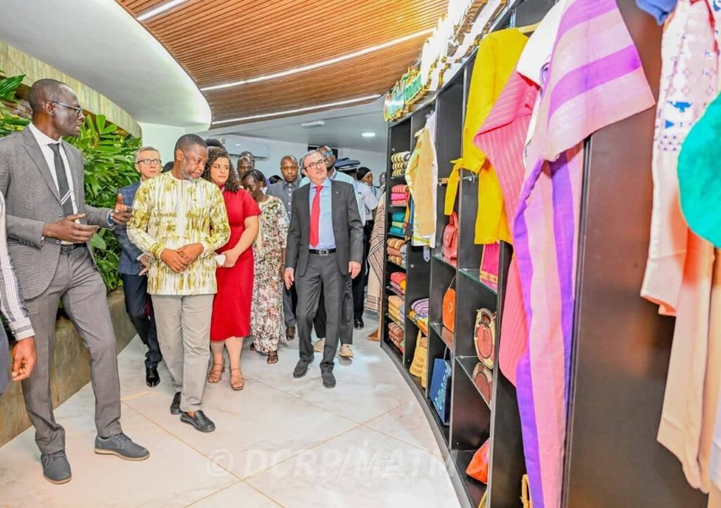 Les officiels ont visité les installations de la nouvelle salle d'embarquement