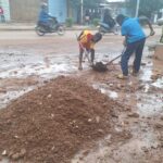 Ramassage anarchique de sable à Ouagadougou : Une activité qui dégrade les routes